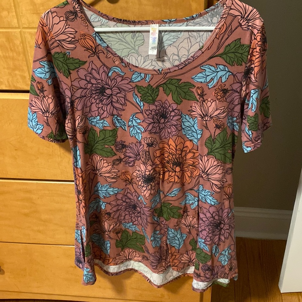LuLaRoe Floral Top! 🌺
